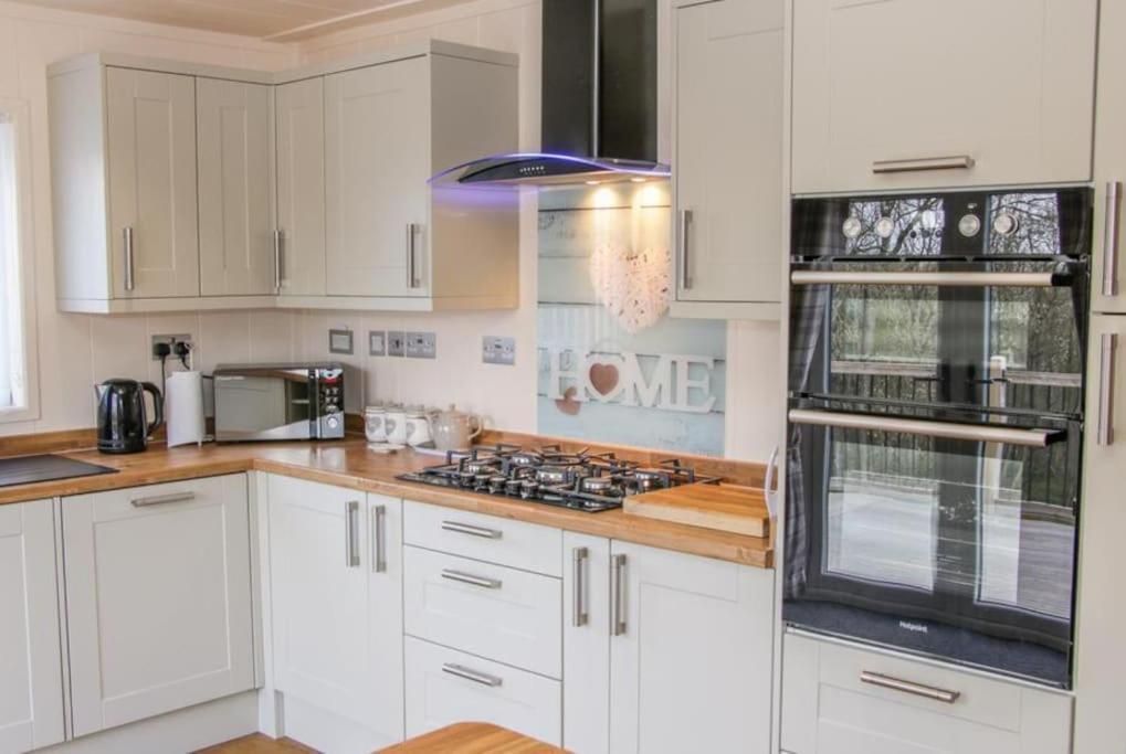 Fabulous Detached Lodge With Hot Tub Two Nights Minimum Stay Bridgnorth Eksteriør billede