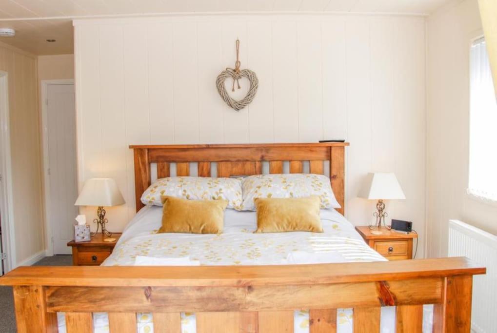Fabulous Detached Lodge With Hot Tub Two Nights Minimum Stay Bridgnorth Eksteriør billede